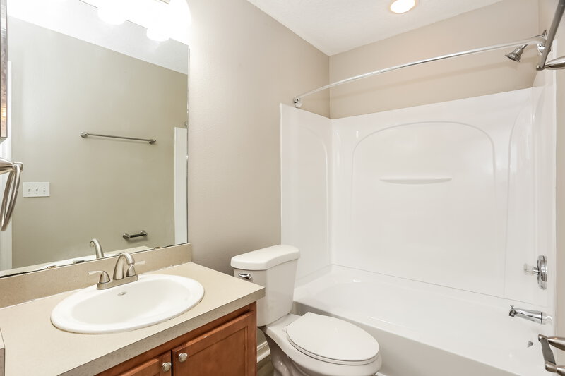 1,655/Mo, 10621 Academy Park Dr Jacksonville, FL 32218 Main Bathroom View