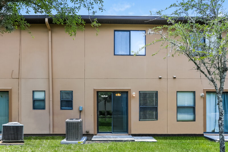 1,655/Mo, 10621 Academy Park Dr Jacksonville, FL 32218 Rear View