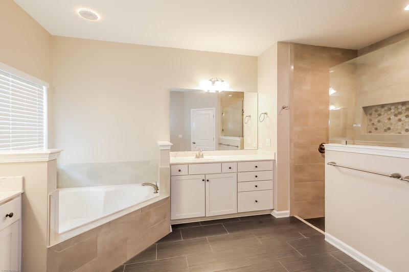 2,970/Mo, 9843 Kevin Rd Jacksonville, FL 32257 Main Bathroom View