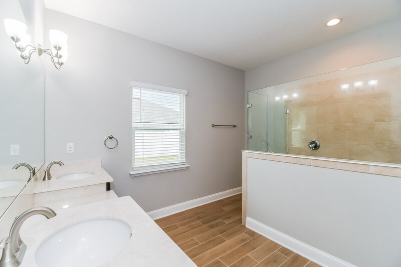 3,660/Mo, 11541 Paceys Pond Cir Jacksonville, FL 32222 Main Bathroom View