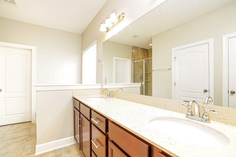2,770/Mo, 4391 Song Sparrow Dr Middleburg, FL 32068 Main Bathroom View