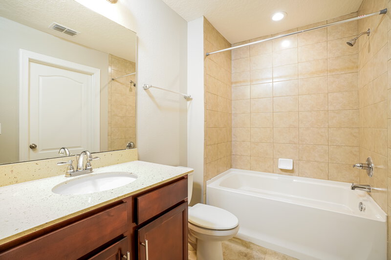 2,770/Mo, 4391 Song Sparrow Dr Middleburg, FL 32068 Bathroom View