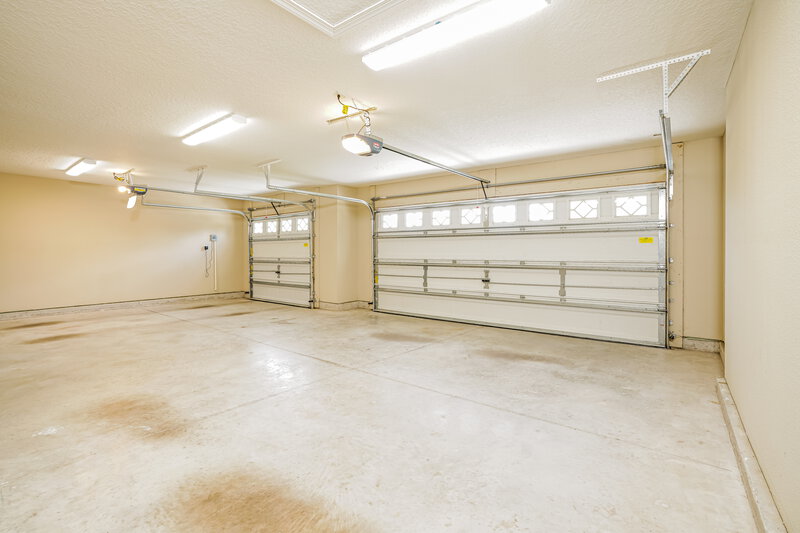 2,770/Mo, 4391 Song Sparrow Dr Middleburg, FL 32068 Garage View