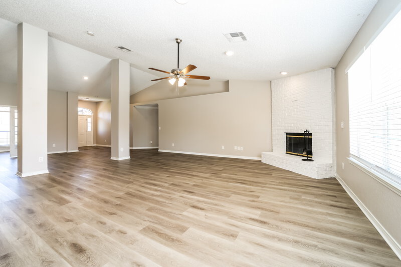 3,800/Mo, 3017 Morning Sun Dr Middleburg, FL 32068 Living Room View 2