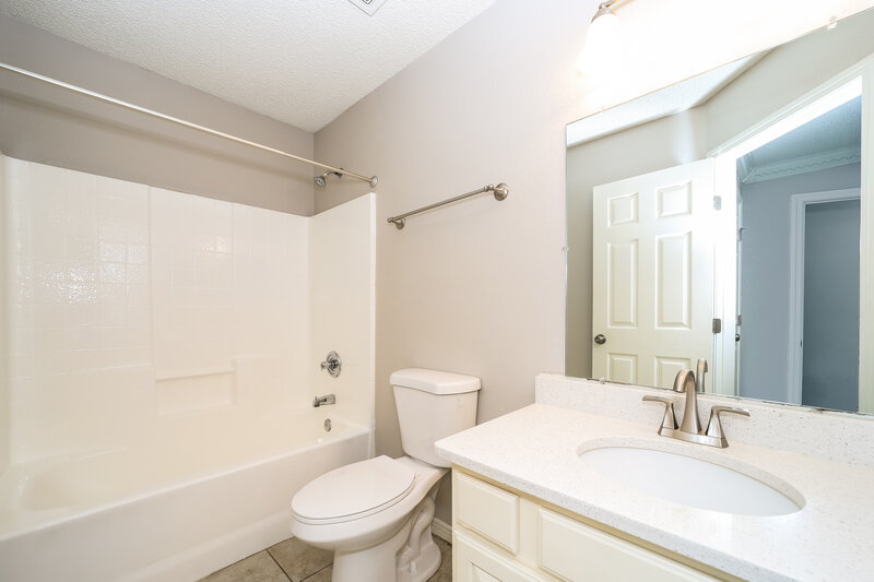 3,800/Mo, 3017 Morning Sun Dr Middleburg, FL 32068 Bathroom View 2