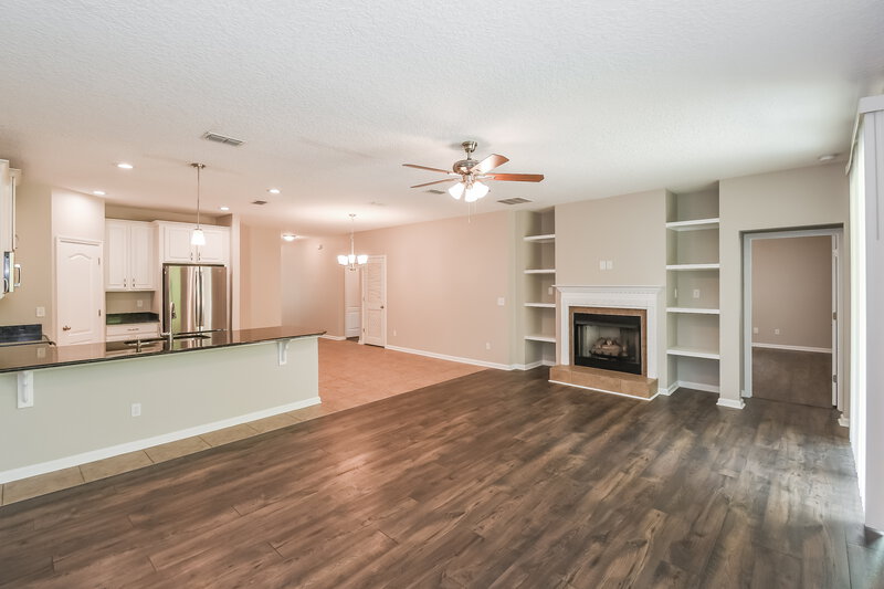 2,210/Mo, 113 Kings Manor Ct Saint Augustine, FL 32086 Living Room View 2