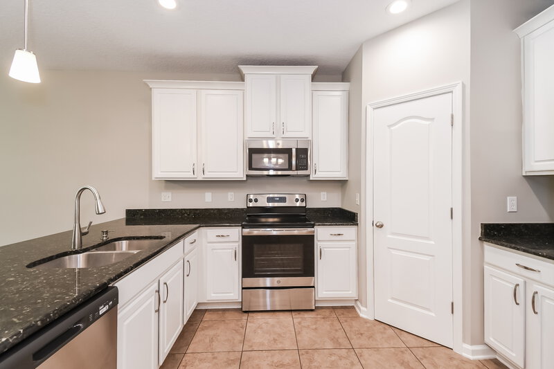 2,210/Mo, 113 Kings Manor Ct Saint Augustine, FL 32086 Kitchen View 3