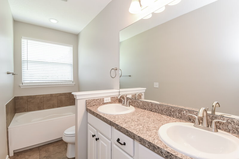2,210/Mo, 113 Kings Manor Ct Saint Augustine, FL 32086 Main Bathroom View