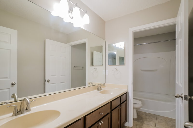 2,815/Mo, 2134 Club Lake Dr Orange Park, FL 32065 Bathroom View