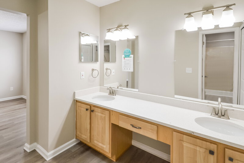 2,510/Mo, 4137 Rollingwood Ct Jacksonville, FL 32257 Main Bathroom View