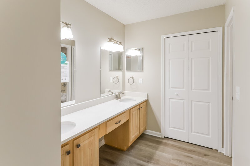 2,510/Mo, 4137 Rollingwood Ct Jacksonville, FL 32257 Main Bathroom View 2