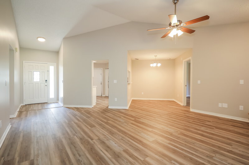2,015/Mo, 11259 Thomaston Pl Jacksonville, FL 32257 Living Room View 2