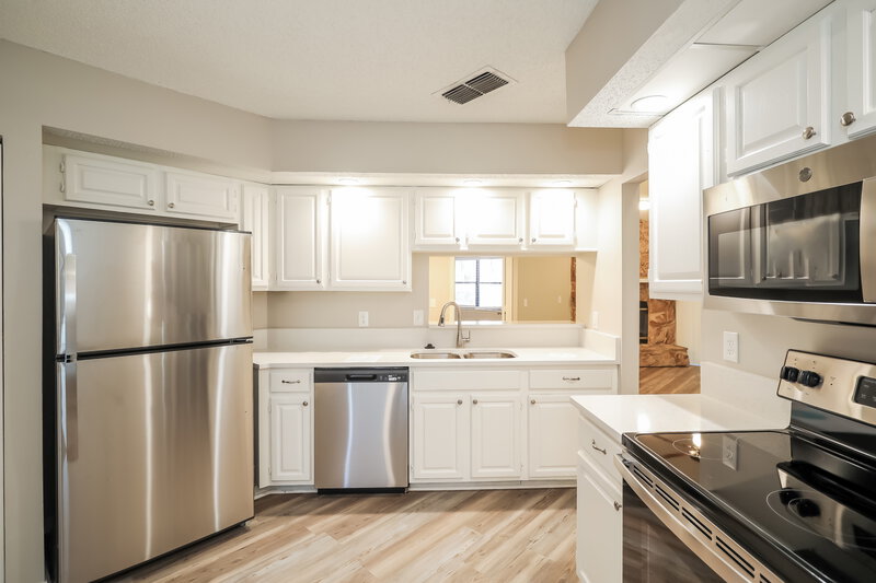 2,015/Mo, 11259 Thomaston Pl Jacksonville, FL 32257 Kitchen View