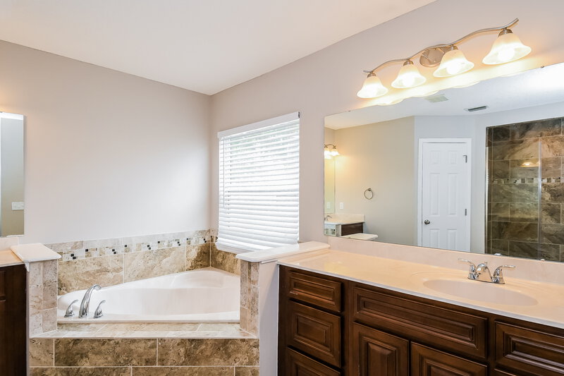 3,330/Mo, 12363 Guava Ct Jacksonville, FL 32225 Main Bathroom View