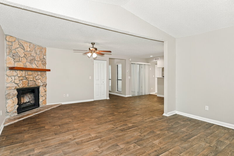 1,965/Mo, 6911 Coleus Ct Jacksonville, FL 32244 Living Room View 2