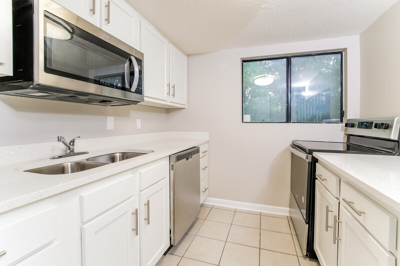 1,945/Mo, 6911 Coleus Ct Jacksonville, FL 32244 Kitchen View