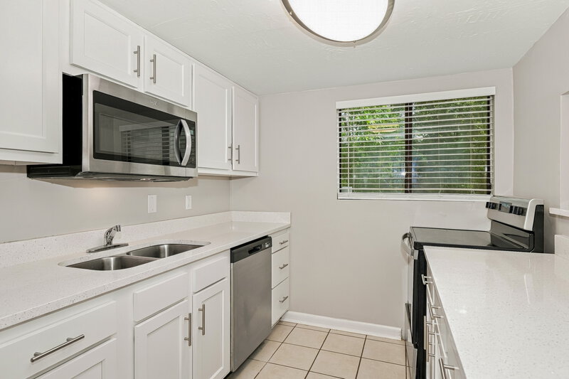 1,965/Mo, 6911 Coleus Ct Jacksonville, FL 32244 Kitchen View