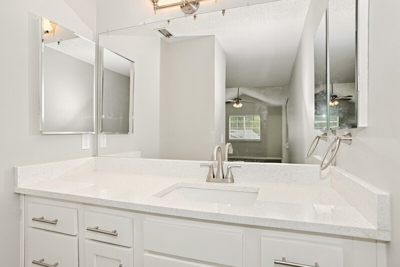 1,965/Mo, 6911 Coleus Ct Jacksonville, FL 32244 Bathroom View 2