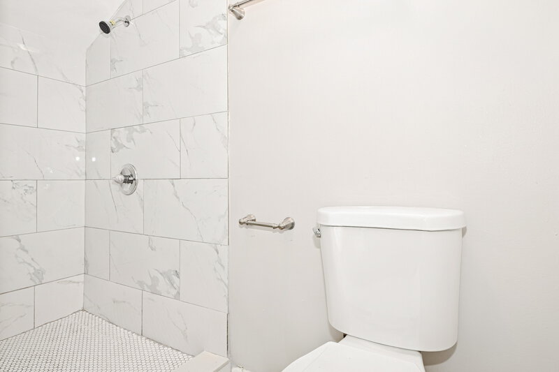 1,965/Mo, 6911 Coleus Ct Jacksonville, FL 32244 Bathroom View 3