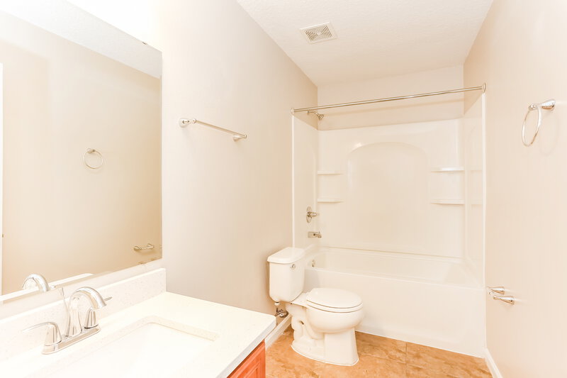 1,960/Mo, 2352 Red Moon Dr Jacksonville, FL 32216 Main Bathroom View