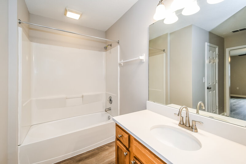 1,665/Mo, 5342 Arlington Rd Jacksonville, FL 32211 Main Bathroom View