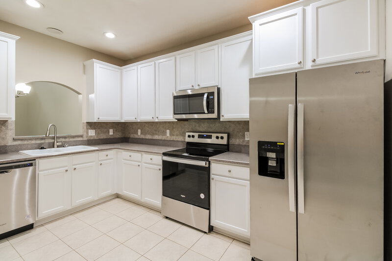 2,710/Mo, 3819 Lavista Cir Jacksonville, FL 32217 Kitchen View 2