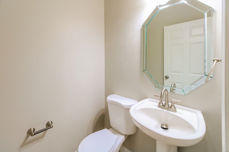 2,710/Mo, 3819 Lavista Cir Jacksonville, FL 32217 Bathroom View 2