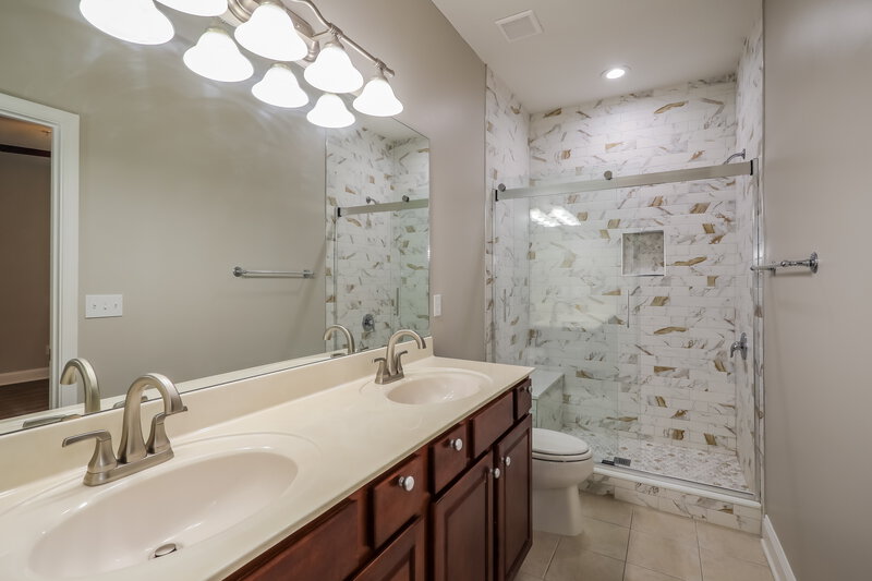 2,230/Mo, 4550 Capital Dome Dr Jacksonville, FL 32246 Main Bathroom View