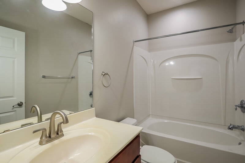 2,230/Mo, 4550 Capital Dome Dr Jacksonville, FL 32246 Bathroom View