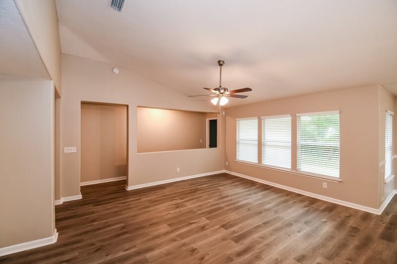 2,380/Mo, 392 Bostwick Cir St Augustine, FL 32092 Living Room View 2