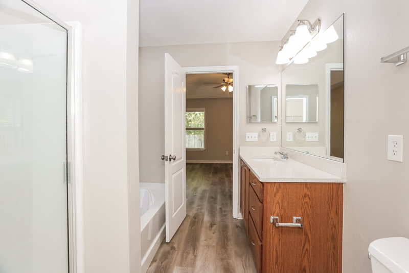 2,290/Mo, 392 Bostwick Cir St Augustine, FL 32092 Main Bathroom View
