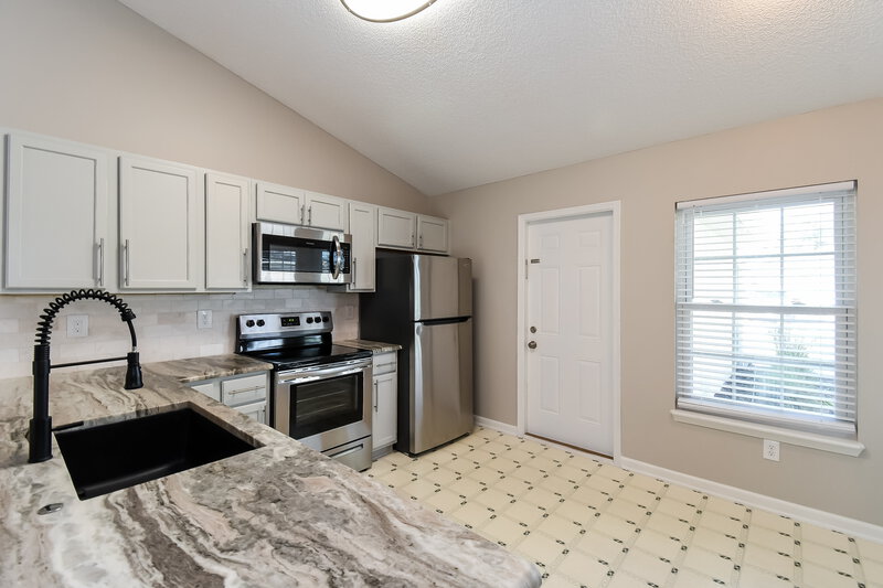 1,855/Mo, 3653 Morning Meadow Ln Orange Park, FL 32073 Kitchen View