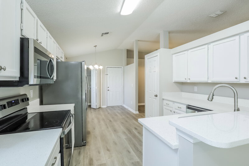 2,465/Mo, 7717 Fawn Lake Dr S Jacksonville, FL 32256 Kitchen View