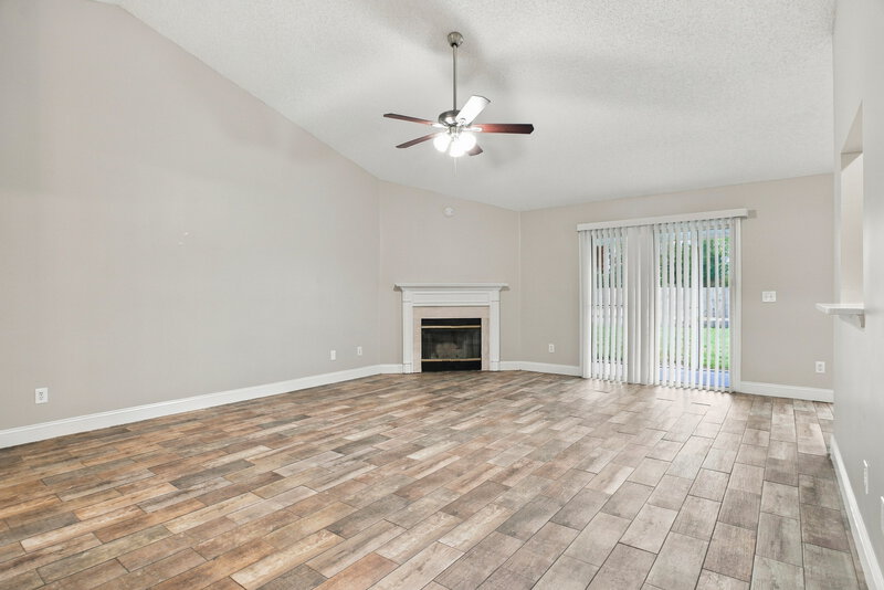 2,420/Mo, 1068 Ardmore St Saint Augustine, FL 32092 Living Room View