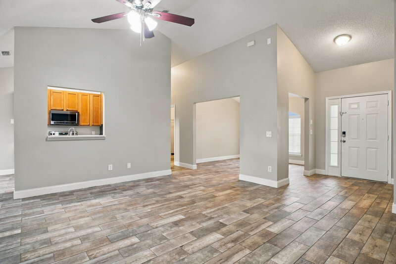 2,420/Mo, 1068 Ardmore St Saint Augustine, FL 32092 Living Room View 2