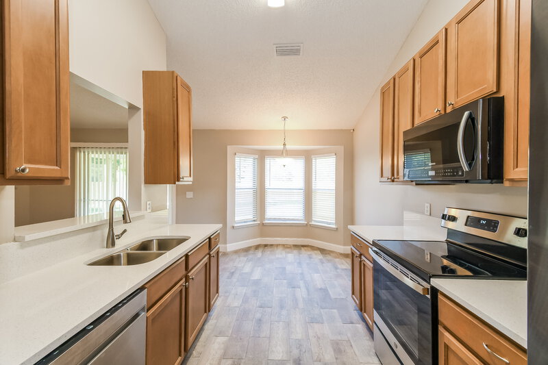 2,470/Mo, 1068 Ardmore St Saint Augustine, FL 32092 Kitchen View 2