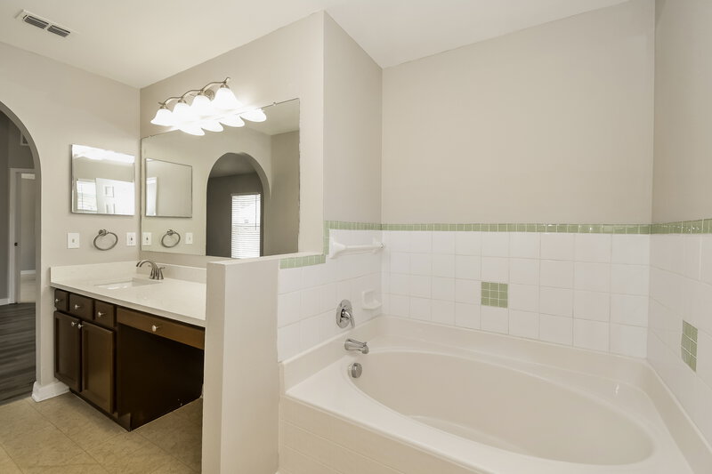 1,815/Mo, 3654 Braeden Ct Middleburg, FL 32068 Main Bathroom View