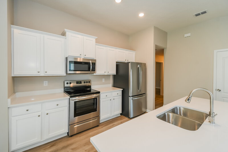 2,590/Mo, 8334 Cape Fox Dr Jacksonville, FL 32222 Kitchen View
