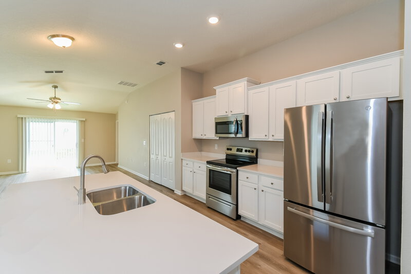 2,590/Mo, 8334 Cape Fox Dr Jacksonville, FL 32222 Kitchen View 2
