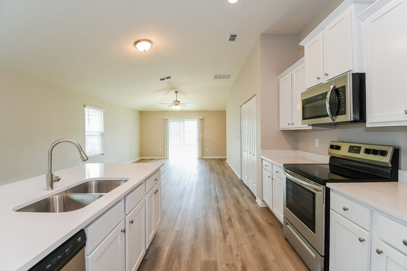 2,590/Mo, 8334 Cape Fox Dr Jacksonville, FL 32222 Kitchen View 3