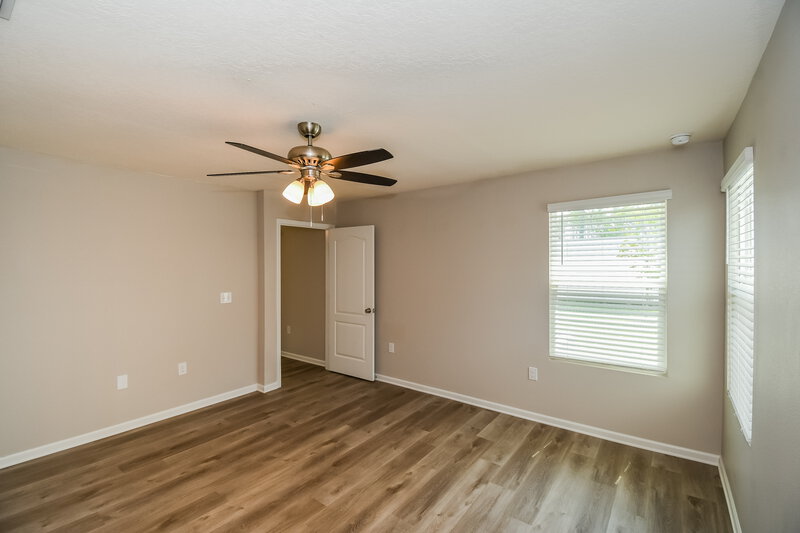 2,590/Mo, 8334 Cape Fox Dr Jacksonville, FL 32222 Main Bedroom View 2