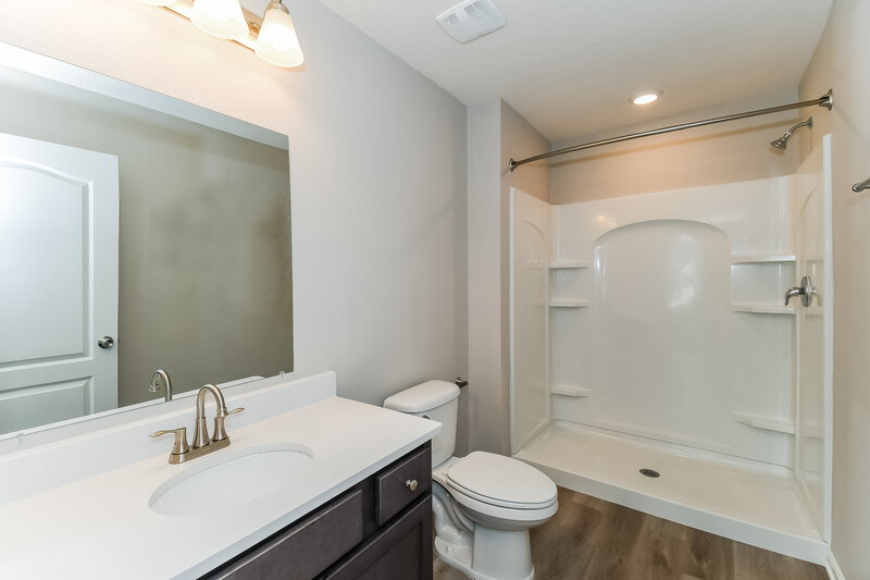 2,590/Mo, 8334 Cape Fox Dr Jacksonville, FL 32222 Main Bathroom View