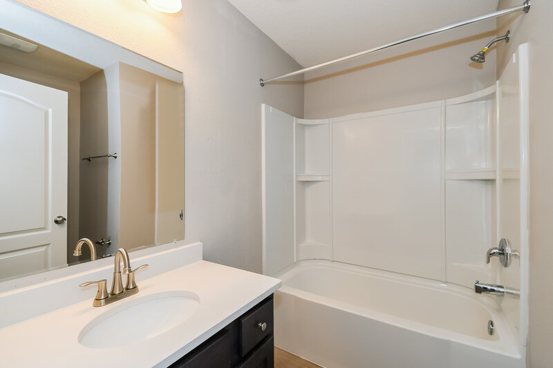 2,590/Mo, 8334 Cape Fox Dr Jacksonville, FL 32222 Bathroom View