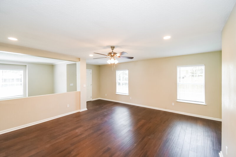 2,125/Mo, 7068 Beekman Lake Dr Jacksonville, FL 32222 Living Room View