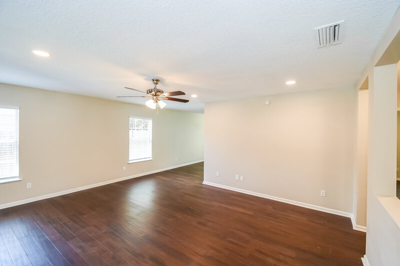 2,125/Mo, 7068 Beekman Lake Dr Jacksonville, FL 32222 Living Room View 2