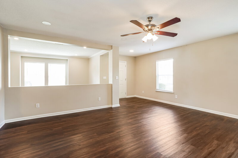 1,975/Mo, 7068 Beekman Lake Dr Jacksonville, FL 32222 Living Room View