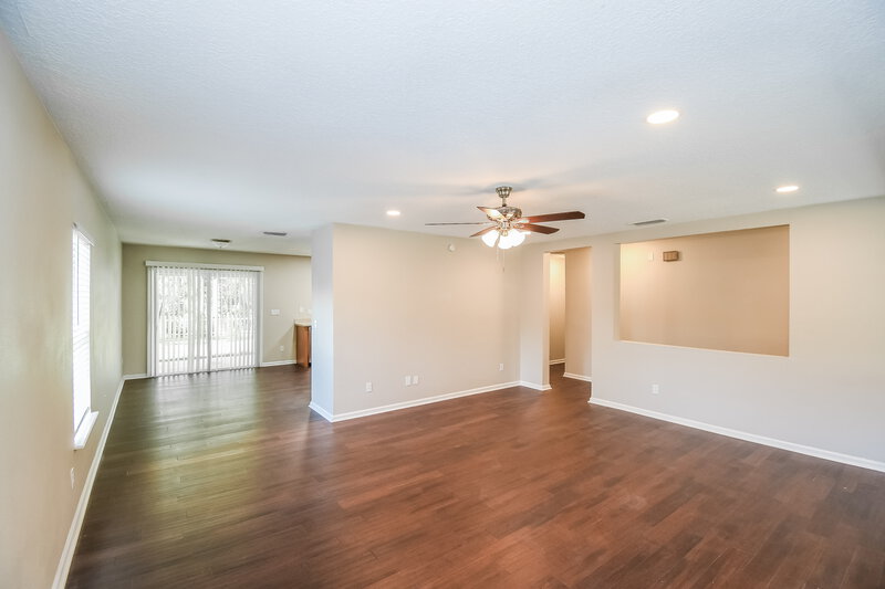 2,125/Mo, 7068 Beekman Lake Dr Jacksonville, FL 32222 Living Room View 3