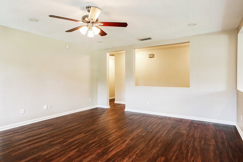 1,975/Mo, 7068 Beekman Lake Dr Jacksonville, FL 32222 Living Room View 2