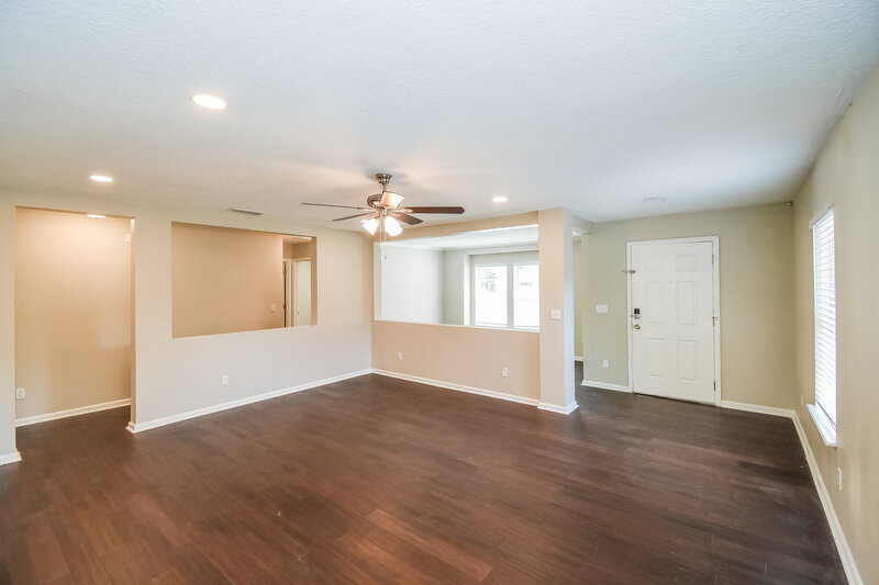 2,125/Mo, 7068 Beekman Lake Dr Jacksonville, FL 32222 Living Room View 4