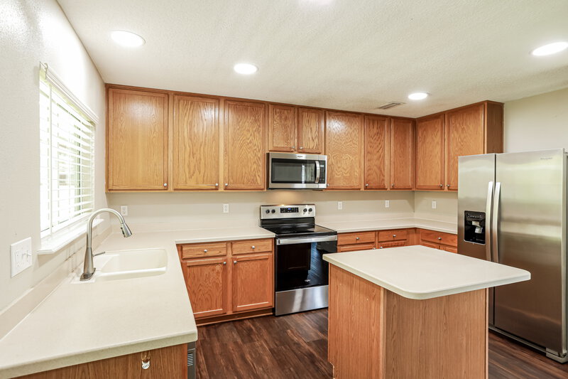 1,975/Mo, 7068 Beekman Lake Dr Jacksonville, FL 32222 Kitchen View